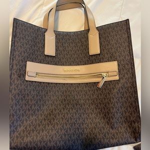 Michael Kors tote bag with matching wallet